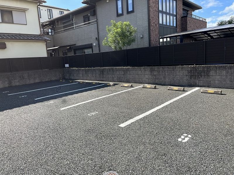 レオパレスフォンターナ大宮 駐車場