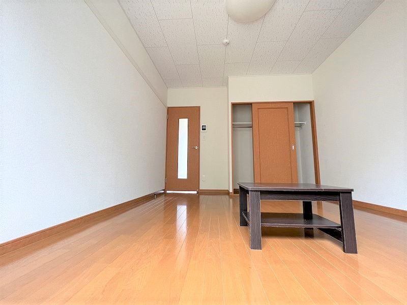 レオパレス上町 居間