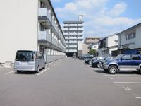 レオパレスエスポワールシェソワ 駐車場