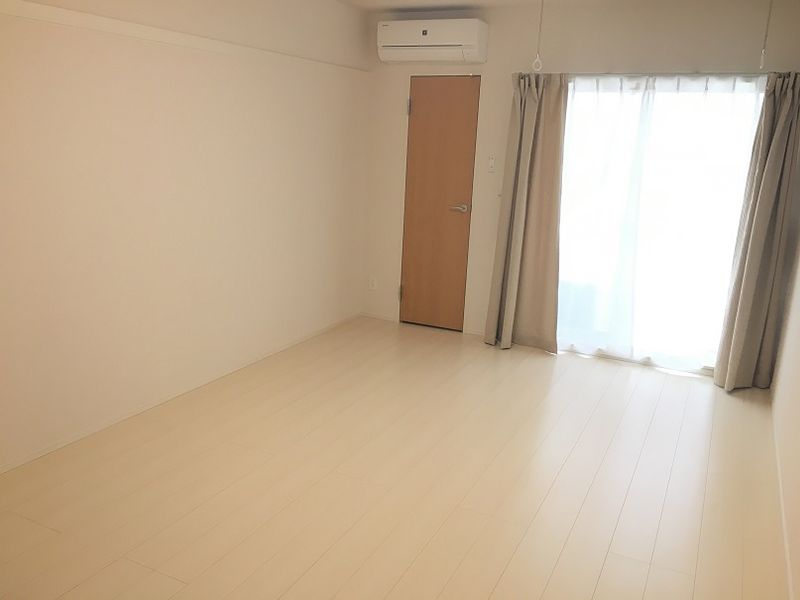 クレイノウイングワード感田 居間