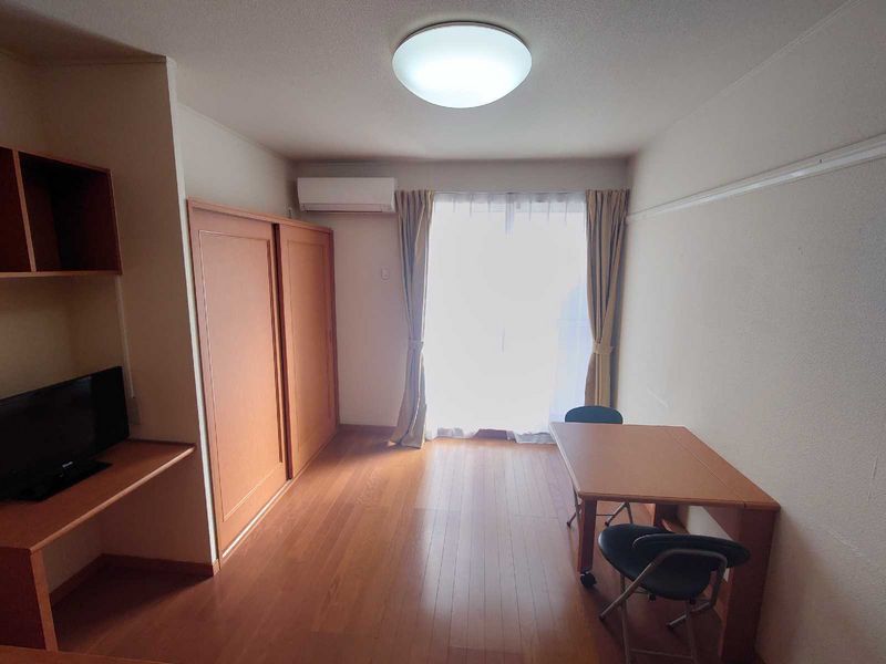 レオパレスサンサーラ 居間