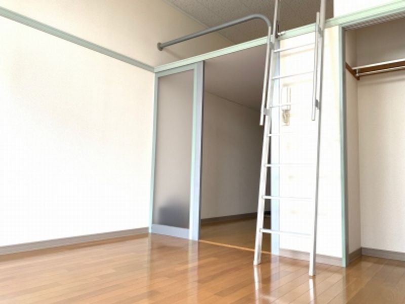レオパレスフラワー 居間