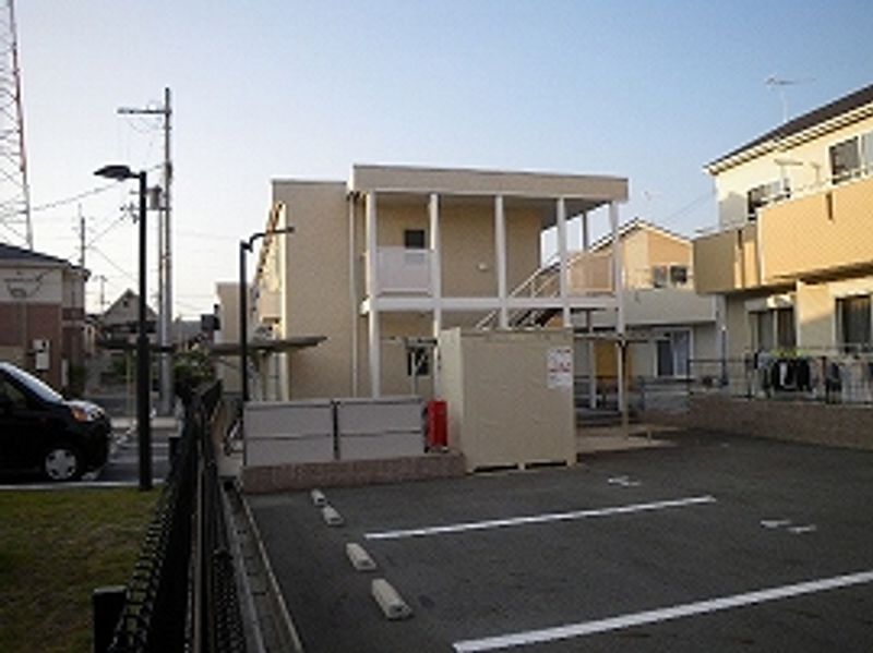 レオパレストゥルーハート 駐車場