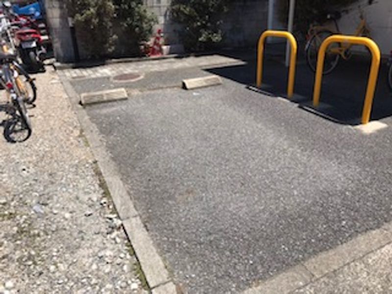 レオパレスリブイン邦 駐車場