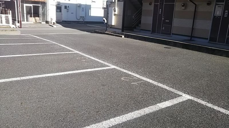 レオパレスヴェルドミール大和 駐車場