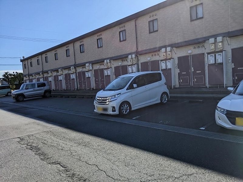 レオパレス曙 駐車場