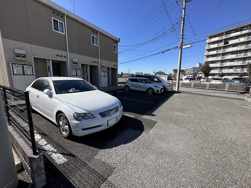 レオパレスシャルマンピエースⅡ 駐車場