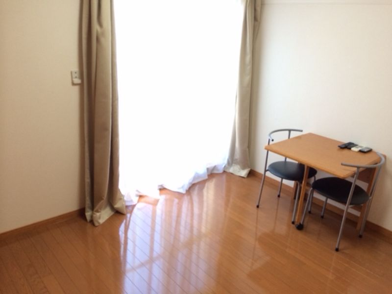 レオパレス長草 居間