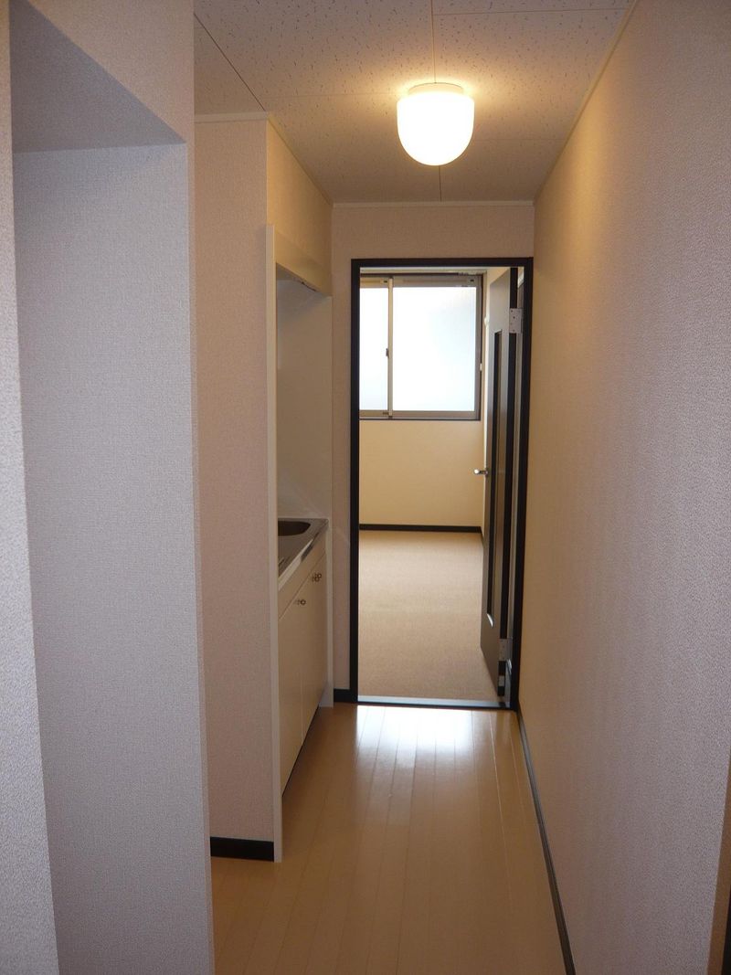 LEONEXT Peaceful Kitane Entrance