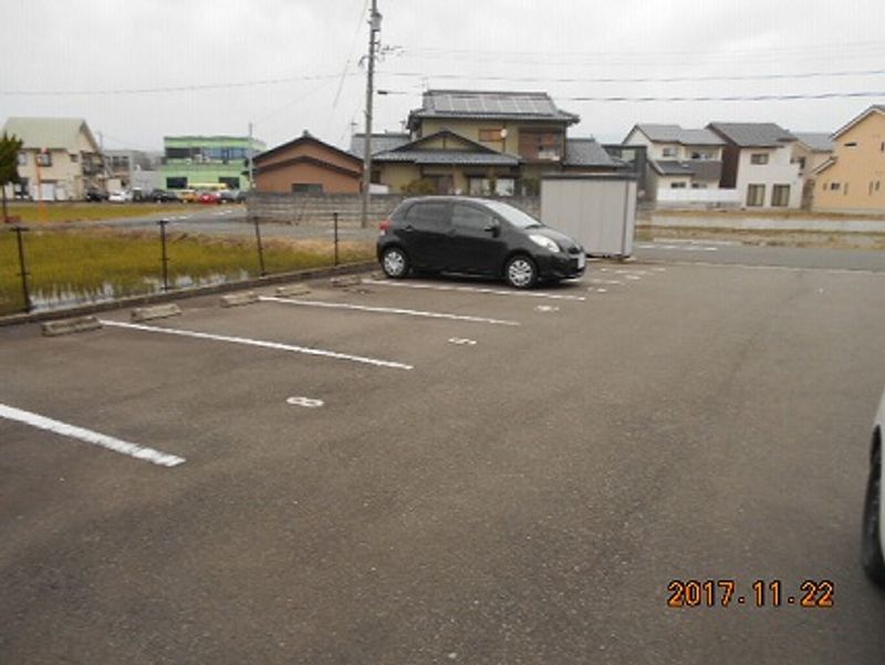 レオパレス羽水 駐車場