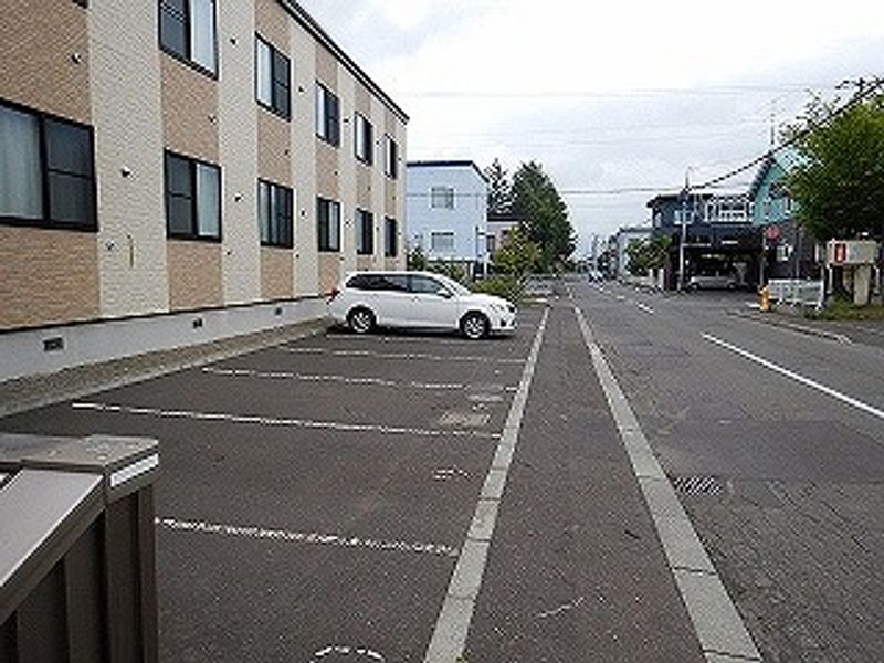 レオパレスレインボー 駐車場