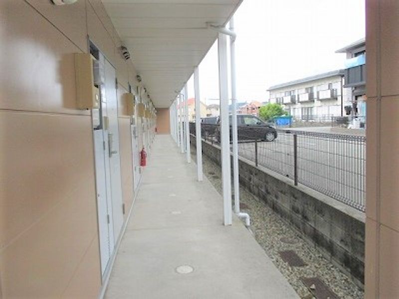レオパレスふかしの 玄関