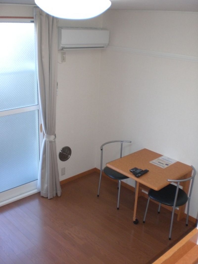 レオパレスグレース 居間