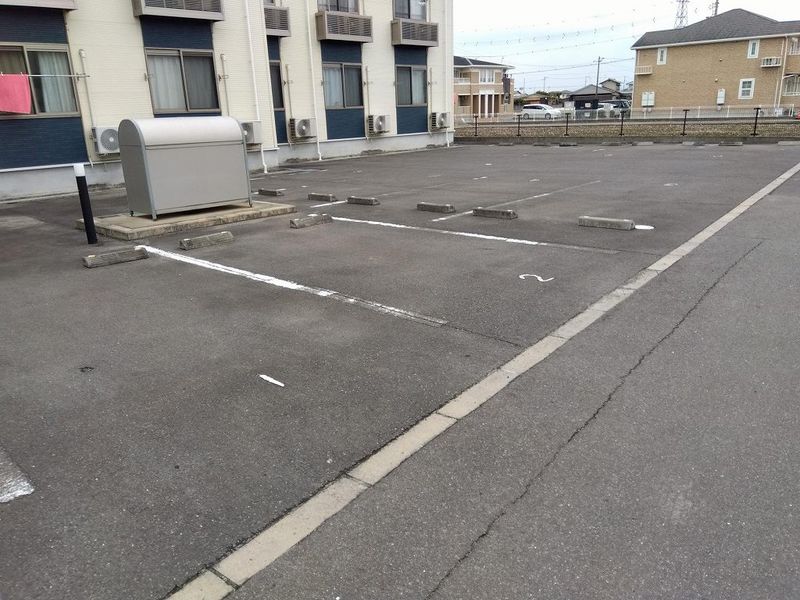 レオネクストブレッツァ　ノース 駐車場
