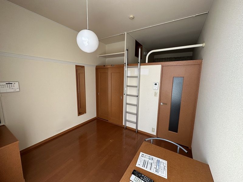 レオパレスエミライズ 寝室
