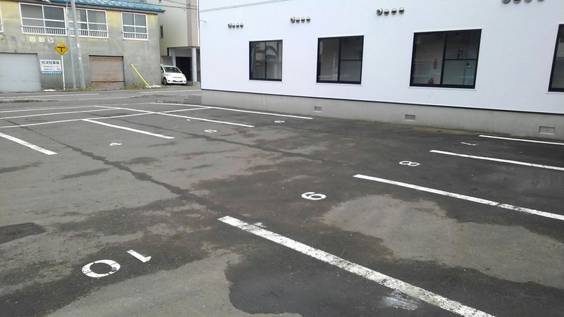 レオパレス入船 駐車場