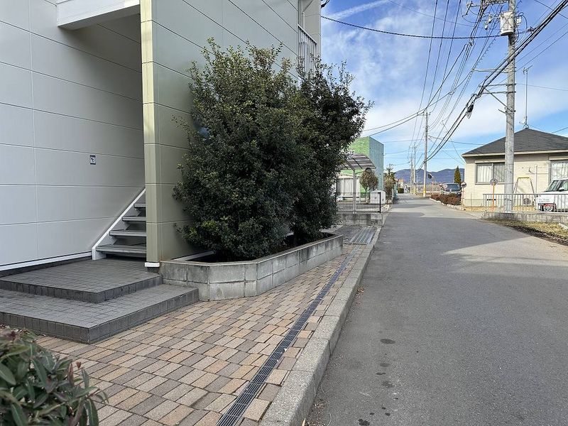レオパレスフォレスト エントランス