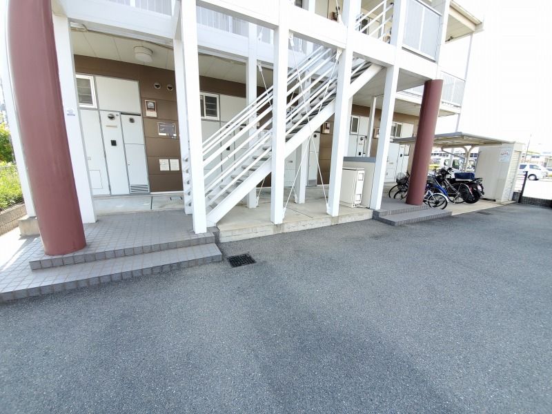 レオパレス原田Ⅱ エントランス
