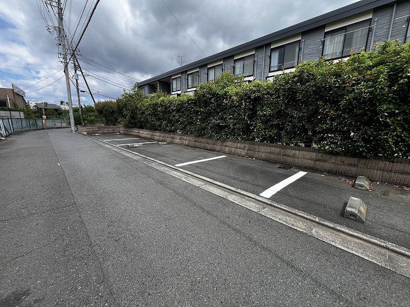 レオパレスピュアタウン 駐車場
