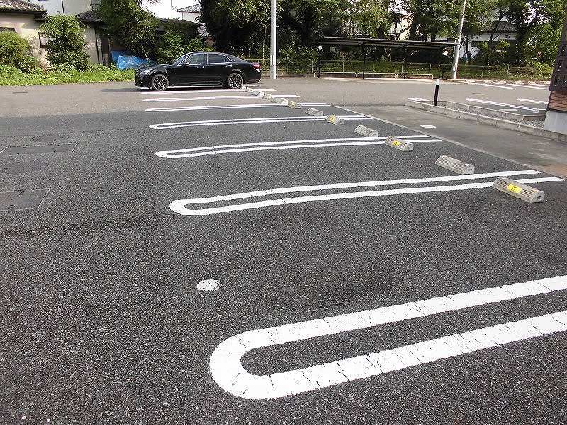 レオネクスト悠Ⅱ 駐車場