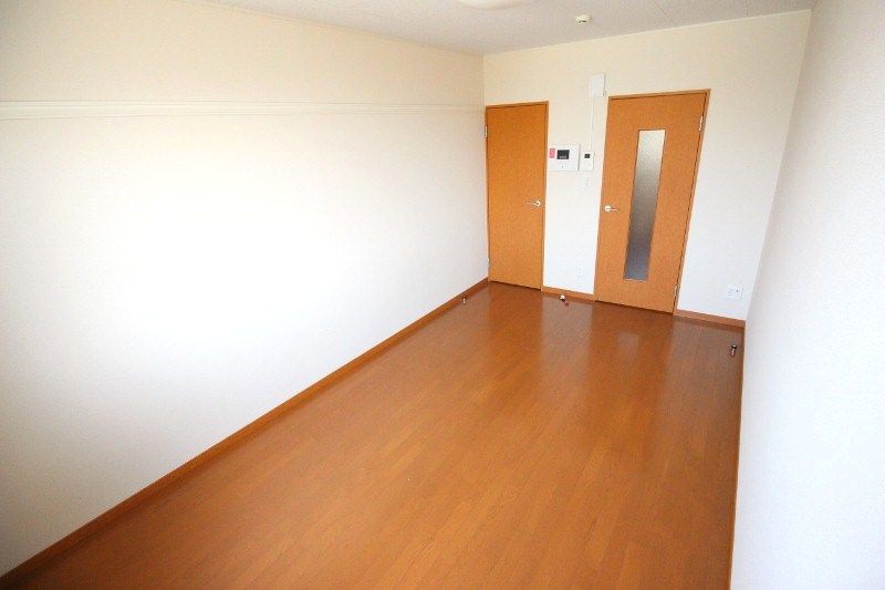 レオパレスゼルコヴァ 居間