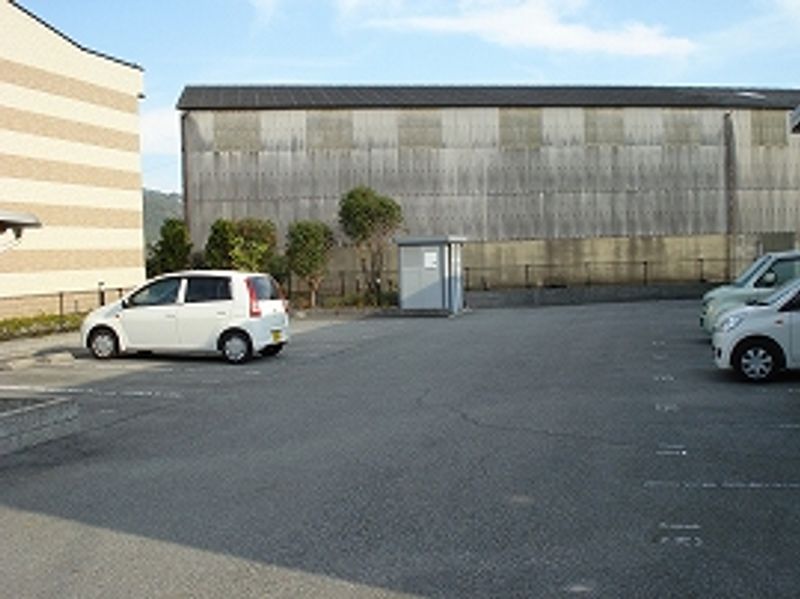 レオパレス上の段弐号館 駐車場