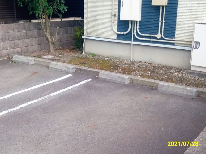 レオネクスト上南三 駐車場