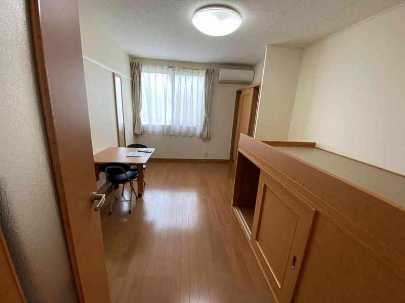 レオパレス花籠 居間