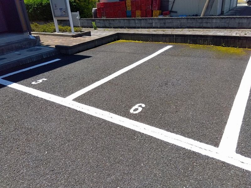 レオパレスミーサ 駐車場