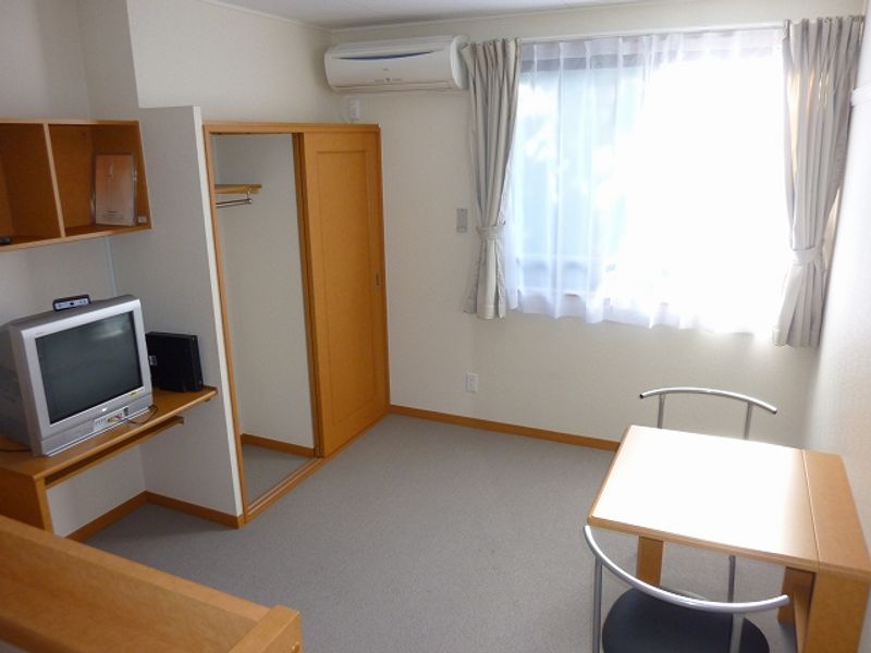 レオパレスビアリッツ 居間