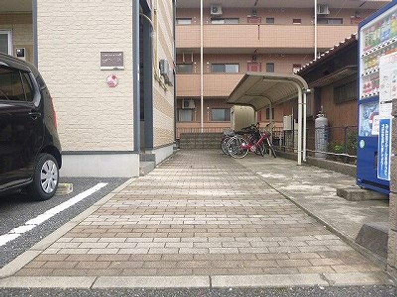 レオパレスニューハイツ　コスモ エントランス