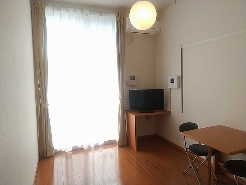 レオパレスコスモス 居間