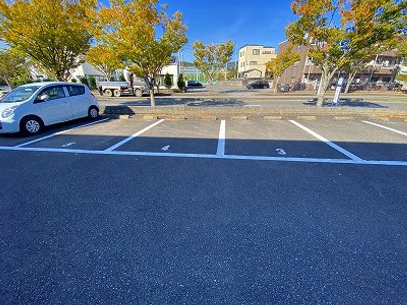 レオパレスエイト 駐車場