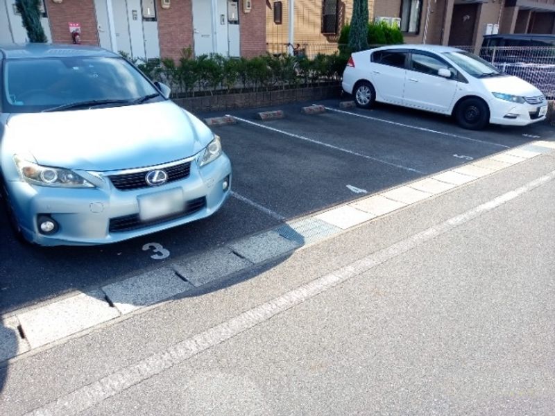 レオパレス千成 駐車場