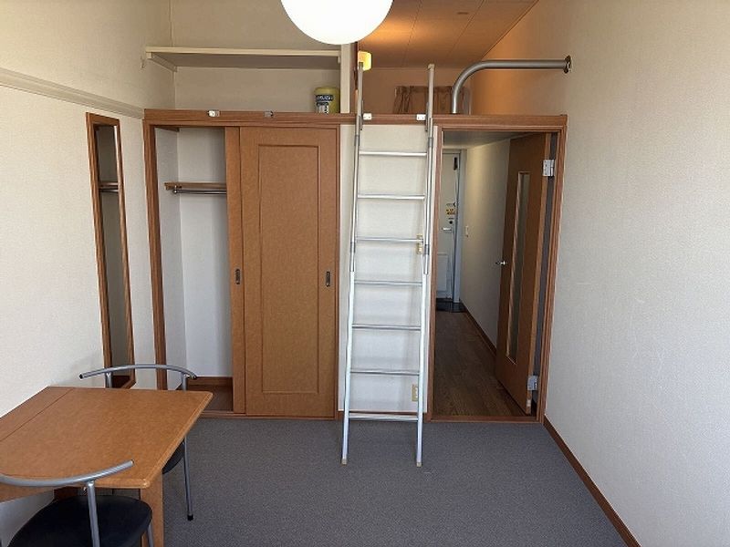 レオパレスアゼリア 居間