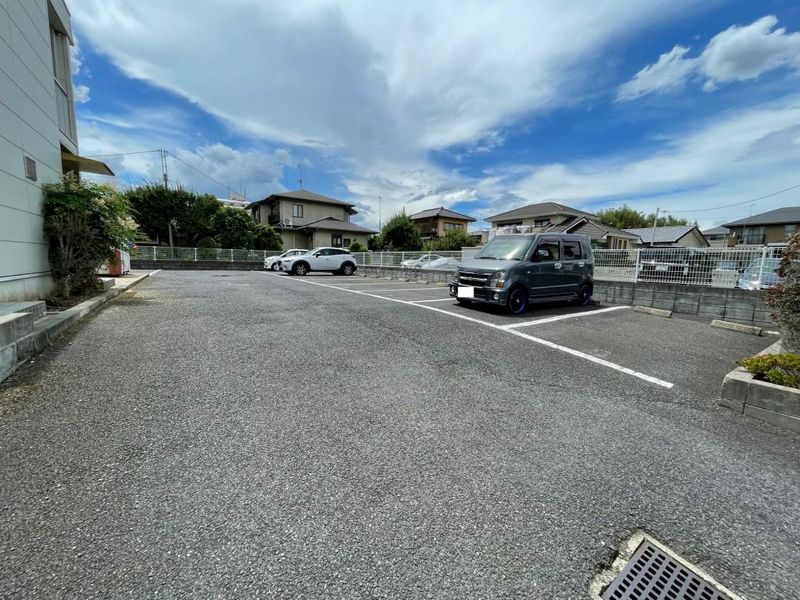 レオパレスソレイユ 駐車場
