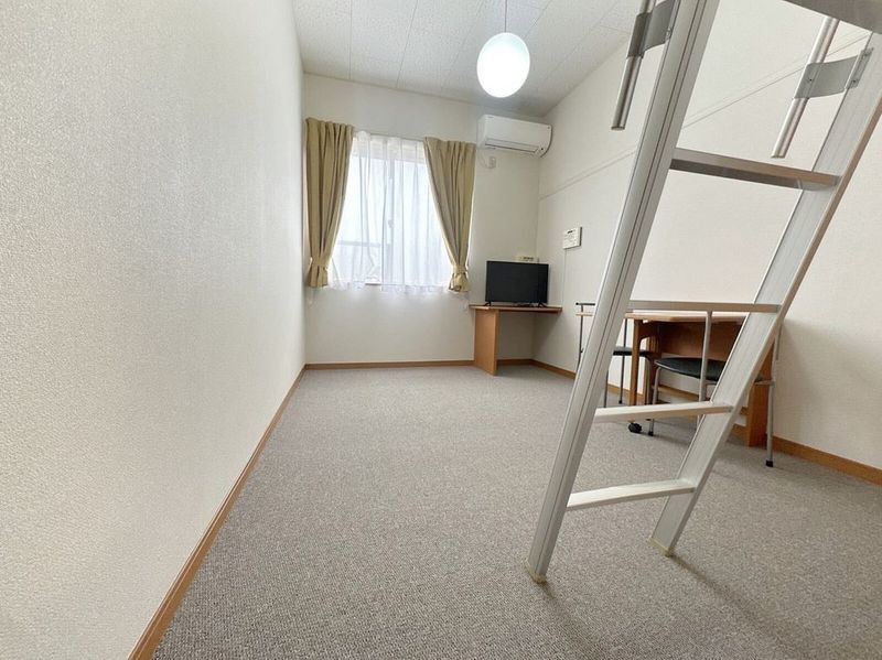 レオパレス富士見 居間