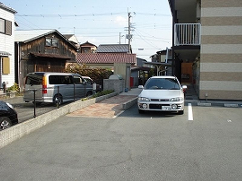 レオパレスＭＹＫ高砂 駐車場