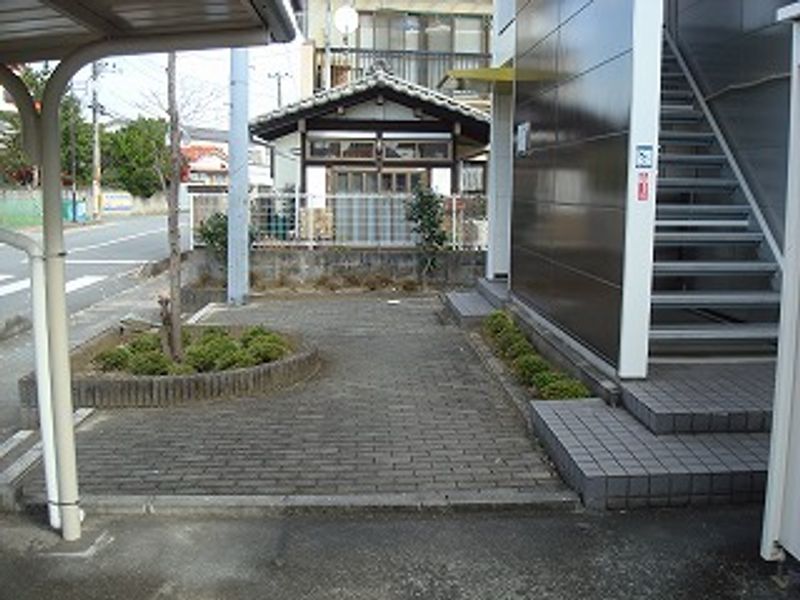 レオパレスＫａｗａｈａｒａｄａ エントランス