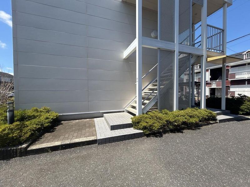 レオパレスシェルコート エントランス