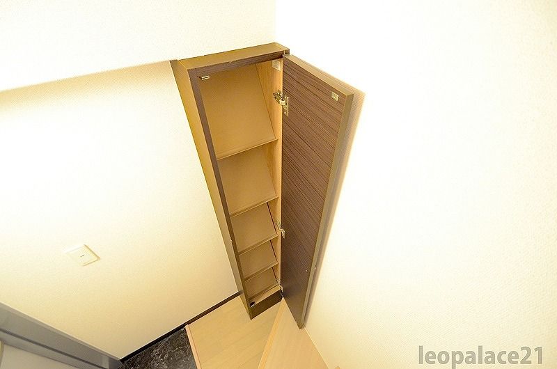 LEONEXT Nishiura Storage