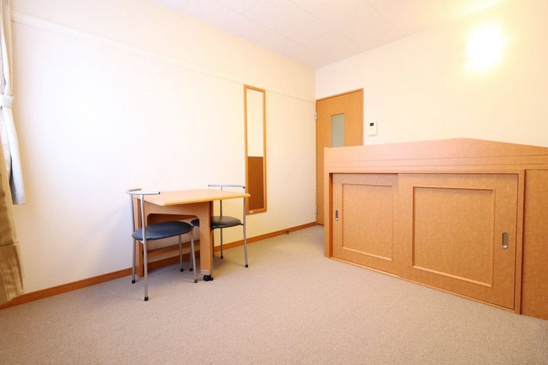 レオパレス平野屋 居間