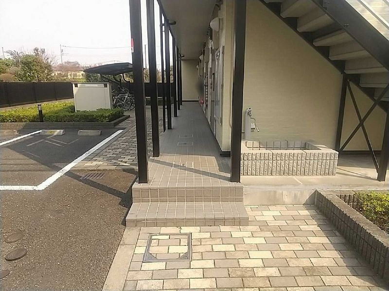 レオパレスＢＯＮＨＥＵＲ弐番館 エントランス