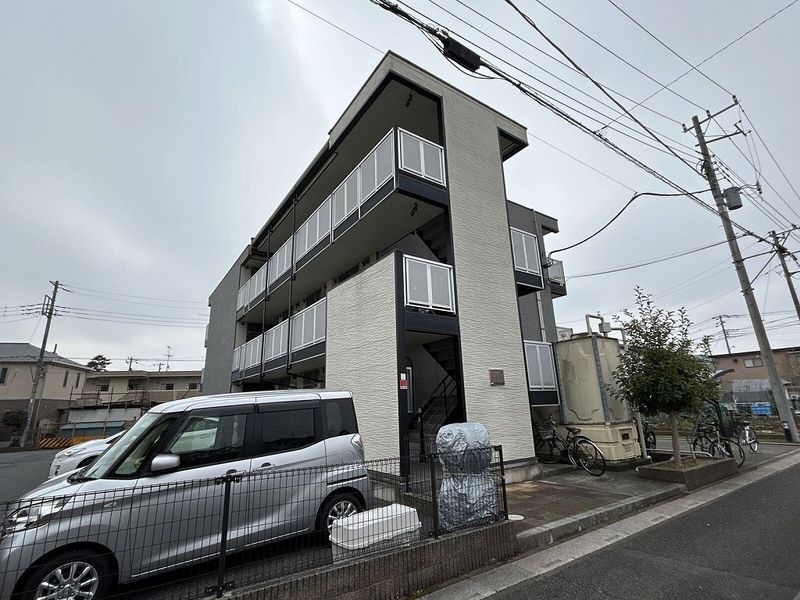 レオパレスカトルセゾン伊奈 外観