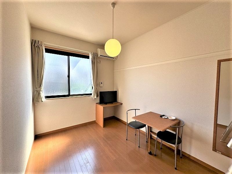 レオパレスＰＵＲＥＲＩＳＥ 居間