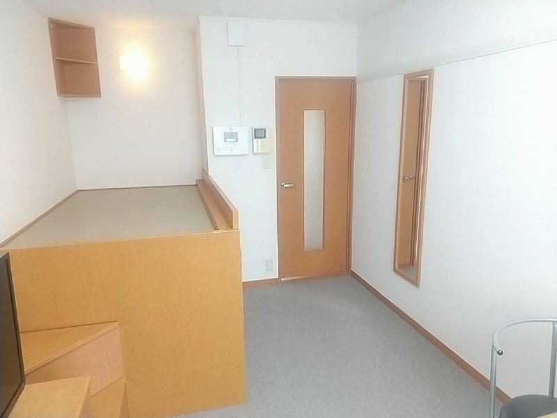 レオパレスサン２ 居間