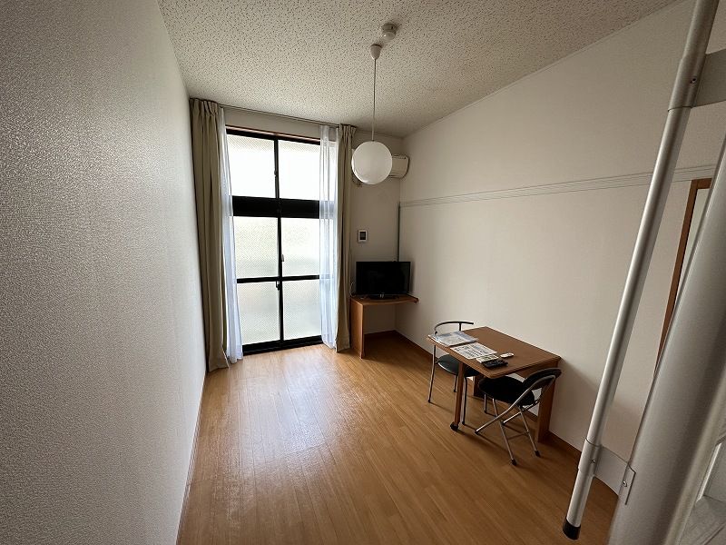 レオパレスメルベーユ 居間