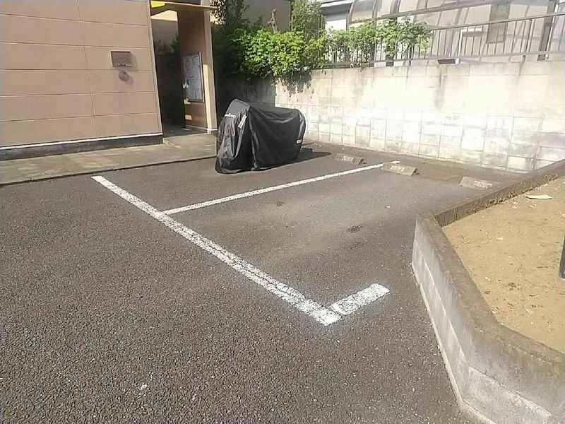 レオパレス翁樹 駐車場