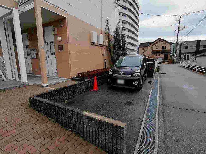 レオパレス那波大浜 駐車場