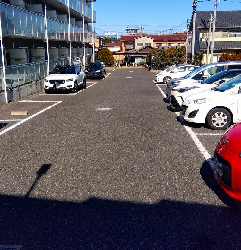 レオネクストインフィールドⅡ 駐車場